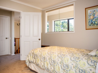 Nice and light in the single bedroom | Local builders